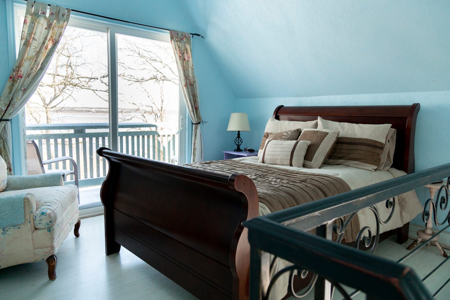 The Cottage on Lake Graham, in North Texas Park the Boat Inc