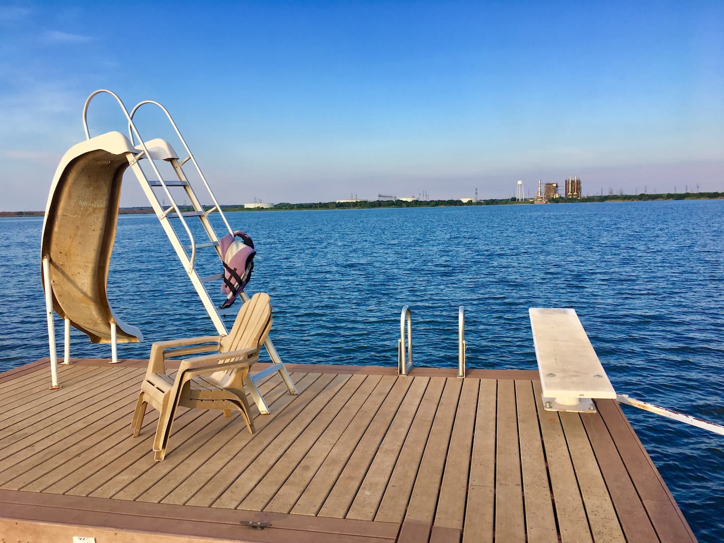 The Cottage on Lake Graham, in North Texas Park the Boat Inc